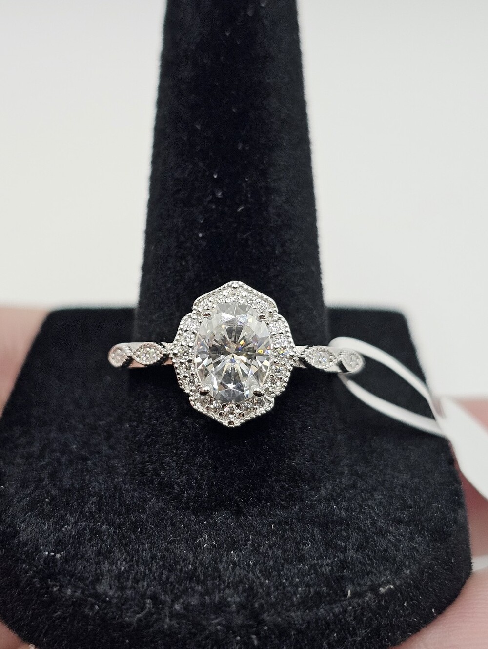 Halo Oval-Cut Moissanite S925 Size 9